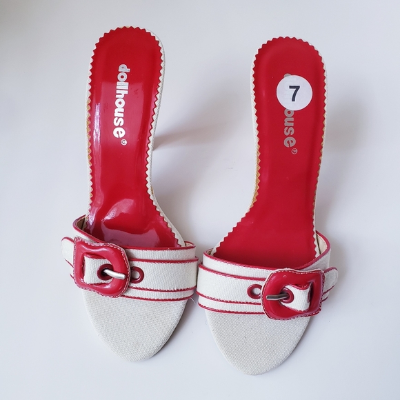 Vintage Dollhouse Cream and Red Slip-on Heels - Picture 3 of 16
